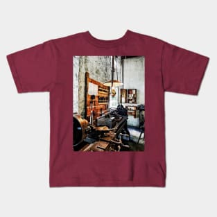 Machinists - Small Lathe in Machine Shop Kids T-Shirt